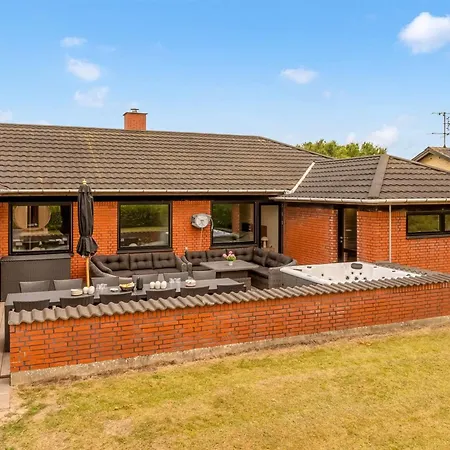 Alette - 400m From The Sea By Interhome *